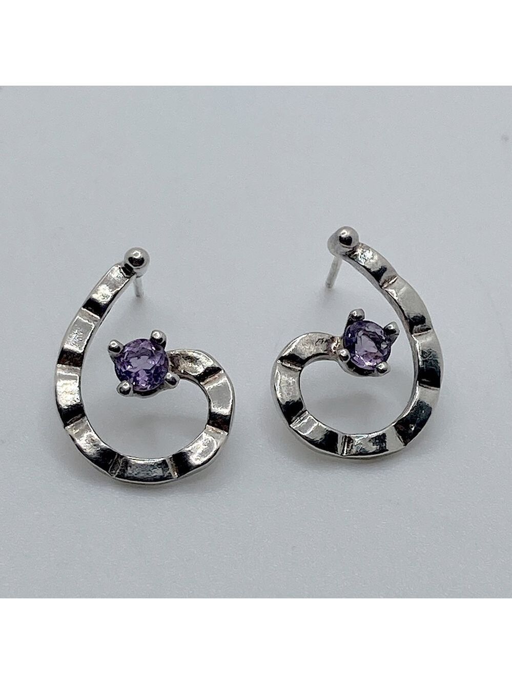 Vtg Sterling Silver & Amethyst Stone Textured Spiral Stud Earrings / .6”